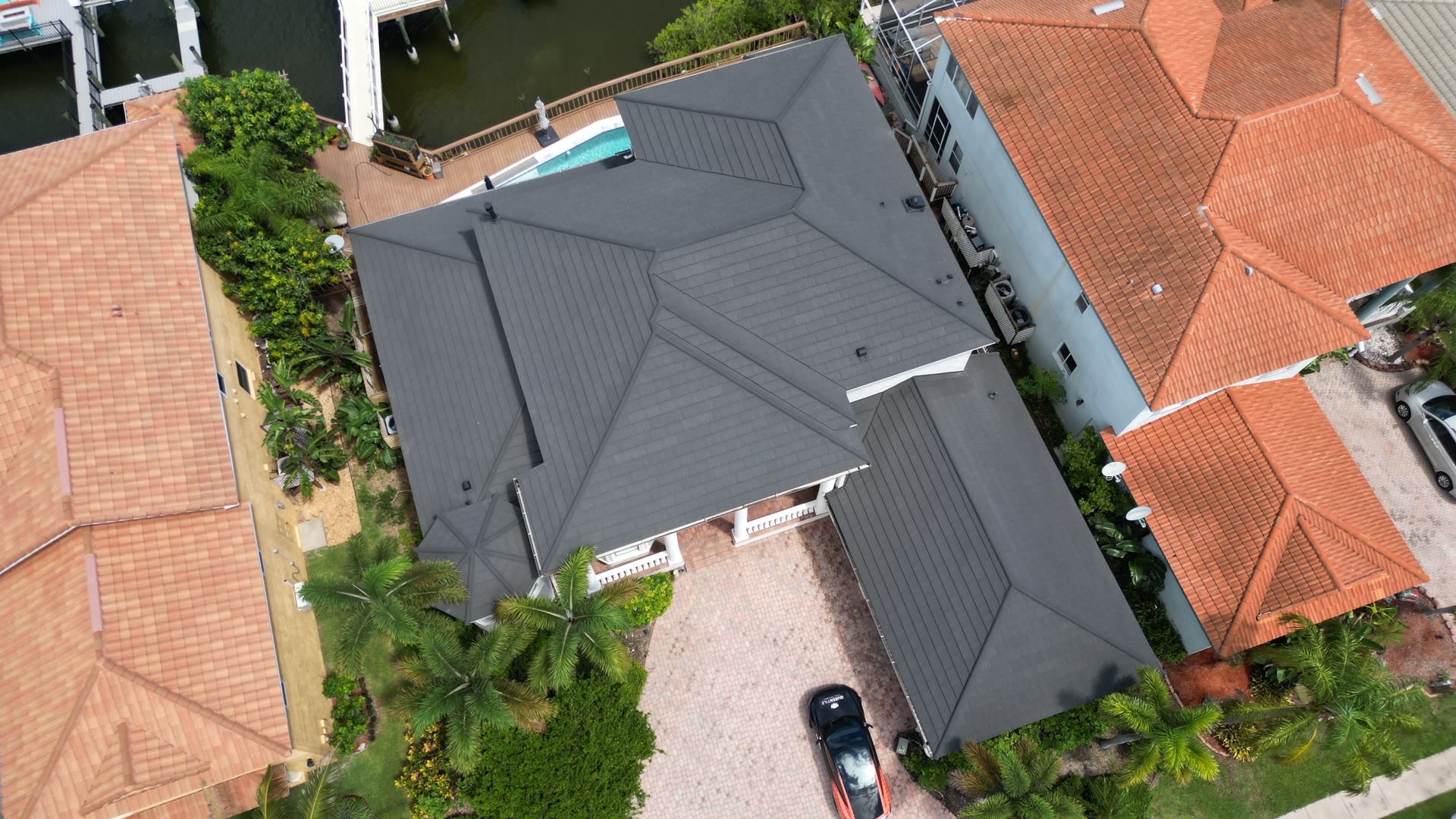 Shingle roof in Florida — photograph 3