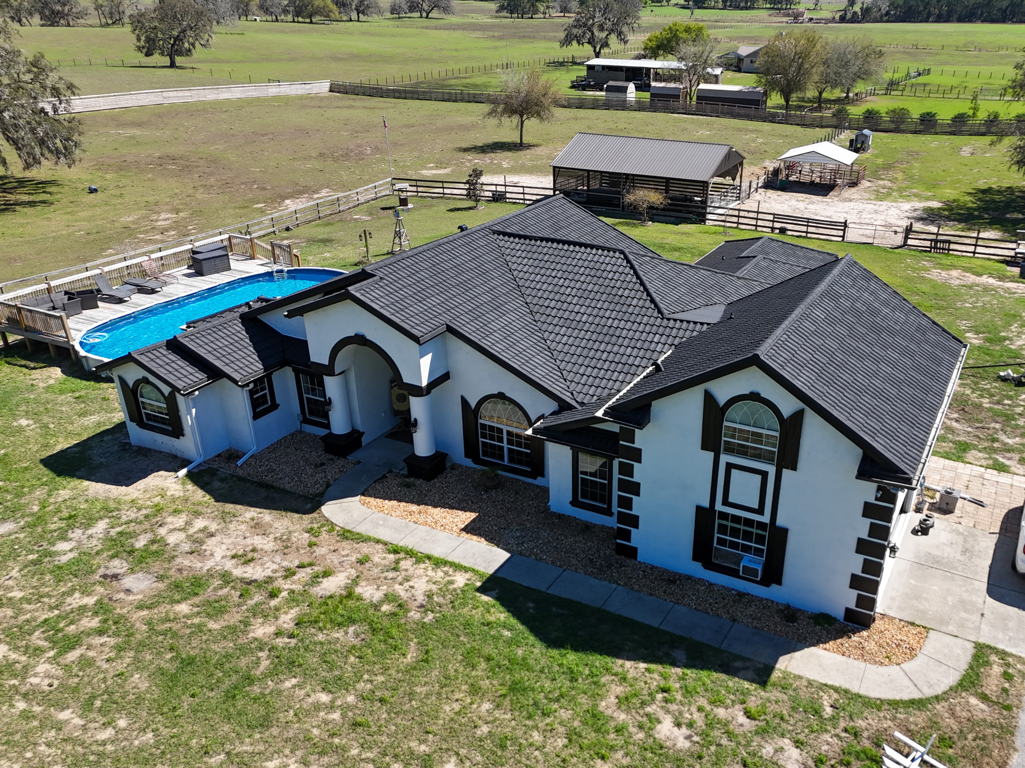 Verona Black in Bushnell, FL — JEEHOO roof